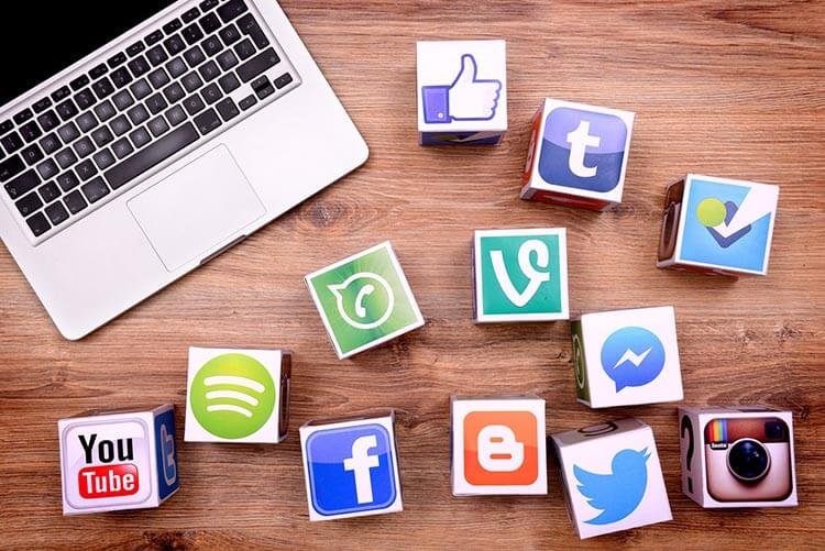 Google Adsense onayı için sosyal medya kullanın.