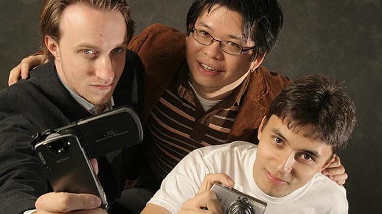 YouTube Kurucuları Steve Chen, Chad Hurley, Jawed Karim ilk önce bir çöpçatan sitesi kurmak amacındaydı.