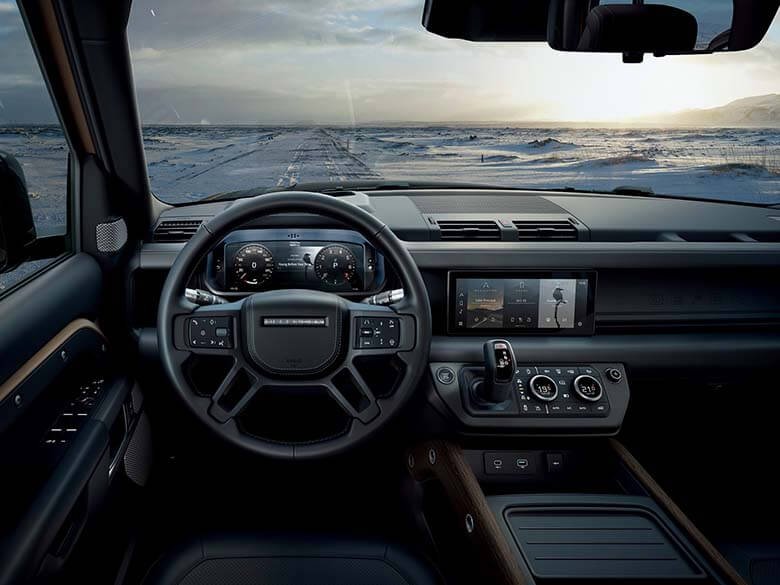 Yeni Land Rover Defender, interaktif sürücü ekranı ve Pivi Pro Sistemi